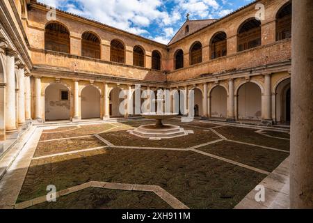 Die wunderbare Certosa di Padula, Klosterkomplex und UNESCO-Weltkulturerbe in der Provinz Salerno, Kampanien, Italien. Stockfoto