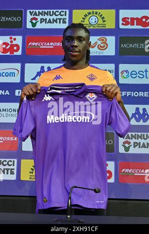 ACF Fiorentinas Forward Moise Kean während der Präsentation von ACF Fiorentinas neuem Spieler Mouse Kean, Other in Bagno a Ripoli (FI), Italien, 12. Juli 2024 Credit: Independent Photo Agency Srl/Alamy Live News Stockfoto