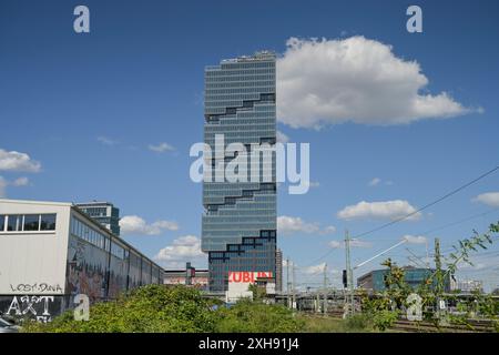 Edge East Side Tower, Amazon Turm, Tamara-Danz-Straße, Warschauer Straße, Friedrichshain, Berlin, Deutschland Stockfoto