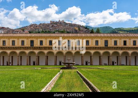 Die wunderbare Certosa di Padula, Klosterkomplex und UNESCO-Weltkulturerbe in der Provinz Salerno, Kampanien, Italien. Stockfoto