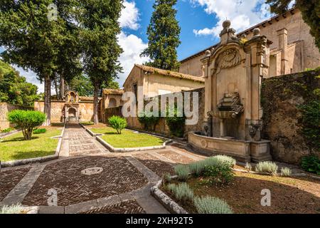 Die wunderbare Certosa di Padula, Klosterkomplex und UNESCO-Weltkulturerbe in der Provinz Salerno, Kampanien, Italien. Stockfoto