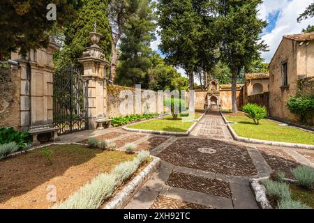 Die wunderbare Certosa di Padula, Klosterkomplex und UNESCO-Weltkulturerbe in der Provinz Salerno, Kampanien, Italien. Stockfoto