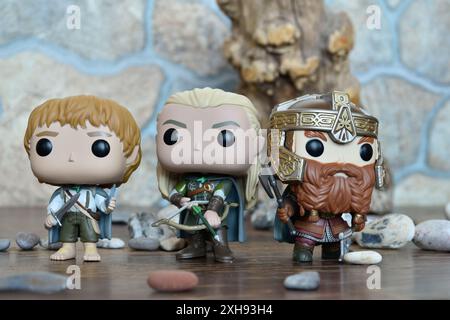 Funko Pop Actionfiguren von Hobbit Sam, Elf Legolas und Zwerg Gimli aus dem Fantasy-Film der Herr der Ringe. Krieger, Gemeinschaft des Rings. Stockfoto