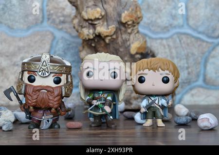 Funko Pop Actionfiguren von Gimli Zwerg, Elf Legolas und Sam Hobbit aus dem Fantasy-Film der Herr der Ringe. Krieger, Gemeinschaft des Rings. Stockfoto