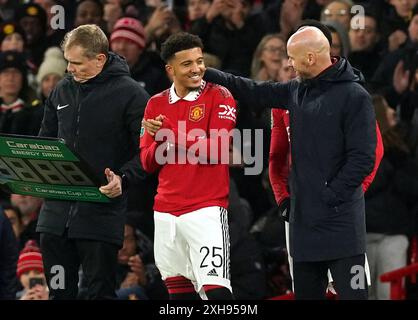Aktenfoto vom 01.02.2023 von Jadon Sancho von Manchester United mit Manager Erik Ten Hag. Sancho kehrte zum Training bei Manchester United zurück, nachdem er seine Differenzen mit dem Trainer Erik Ten Hag gelöst hatte. Ausgabedatum: Freitag, 12. Juli 2024. Stockfoto