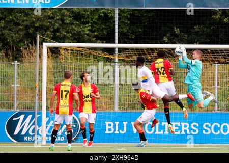 Diepenveen, Niederlande. Juli 2024. DIEPENVEEN, Sportpark de Zunnebargh, 12.07.2024, Saison 2024/2025, Freundschaftsspiel. Während des Spiels Go Ahead Eagles - Royal Union SG (Freundlichkeit), Safe GA Eagles Torhüter Jeffrey de lange Credit: Pro Shots/Alamy Live News Stockfoto