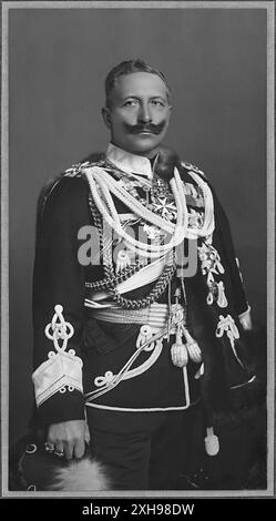 Wilhelm II. (Friedrich Wilhelm Viktor Albrecht) war von 1888 bis zu seiner Abdankung 1918 der letzte deutsche Kaiser und König von Preußen, was das Ende des Deutschen Reiches sowie die 300-jährige Herrschaft der Hohenzollern vom 27. Januar 1859 bis 4. Juni 1941 bedeutete. Durch seine Mutter Victoria von Großbritannien und Irland war er der Enkel von Königin Victoria. Fotograf William Slade Stuart (1858–1938), Studio Richmond, Surrey Stockfoto