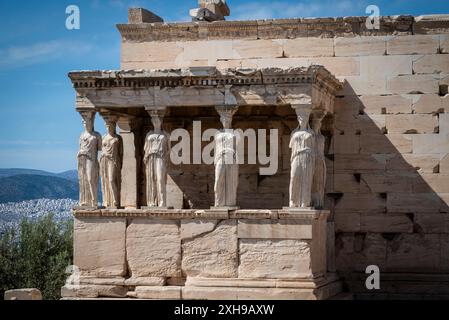 Porch of the Maidens, Caryatid Porch, oder Korai Porch, eine Prostyle Tetrastyle Porch, oder Pteron, mit sechs plastischen weiblichen Figuren als Stützen, alle faci Stockfoto