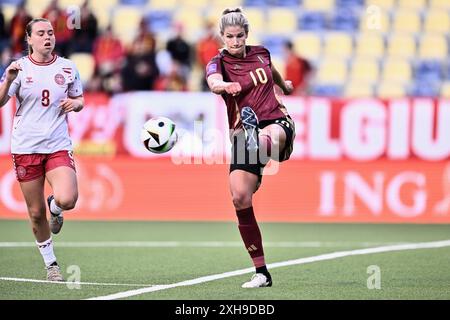 Leuven, Belgien. Juli 2024. Die belgische Justine Vanhaevermaet wurde am Freitag, den 12. Juli 2024, in Sint Truiden, während eines Fußballspiels zwischen der belgischen Frauennationalmannschaft der Roten Flammen und Dänemark, im Spiel 5/6 der Qualifikationen der Europameisterschaften 2025, in Aktion gezeigt. BELGA FOTO JOHAN EYCKENS Credit: Belga News Agency/Alamy Live News Stockfoto