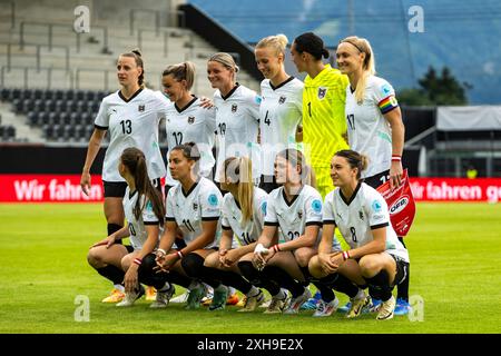 Teamfoto vor Anpfiff Oesterreich hintere Reihe v.l.: Virginia Kirchberger (13, Oesterreich), Laura Wienroither (12, Oestereich), Verena Hanshaw (19, Oesterreich), Celina Degen (4, Oesterreich), Manuela Zinsberger (1, TW, Oesterreich) und Sarah Puntigam (17, C, Oesterreich) Vordere Reihe v.l.: Lilli Purtscheller (20, Oesterreich), Marina Georgieva (11, Oesterreich), Marie Hoebinger (14, Oesterreich), Eileen Campbell (22, Oesterreich) und Barbar Dunst (8, Oesterreich) AUT, Oesterreich vs Polen, Frauen, Fussball, EM-Quali 2025, Spiel 5, 12.07.2024, Foto: Eibner-Pressefoto/Florian Wolf Stockfoto