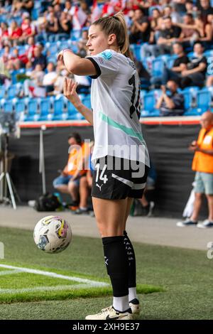 Marie Hoebinger (14, Oesterreich) gibt Zeichen vor de Ecke AUT, Oesterreich vs Polen, Frauen, Fussball, EM-Quali 2025, Spiel 5, 12.07.2024, Foto: Eibner-Pressefoto/Florian Wolf Stockfoto