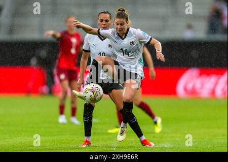 Ballannahme von Marie Hoebinger (14, Oesterreich) AUT, Oesterreich vs Polen, Frauen, Fussball, EM-Quali 2025, Spiel 5, 12.07.2024, Foto: Eibner-Pressefoto/Florian Wolf Stockfoto