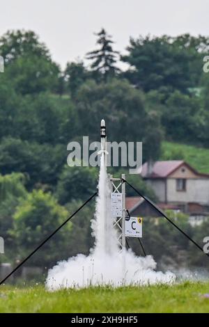 Brünn, Tschechische Republik. Juli 2024. Die Czech Rocket Challenge 2024 ist ein Studentenwettbewerb in Brünn, Tschechische Republik, am 12. Juli 2024. Organisiert von der Tschechischen Raketengesellschaft. Von Studenten für Studenten. Quelle: Vaclav Salek/CTK Photo/Alamy Live News Stockfoto