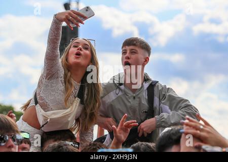 Glasgow, Großbritannien. Juli 2024. Die Band „THE SNUTS“ spielte TRNSMT am ersten Tag des jährlichen Musikfestivals vor einem begeisterten Publikum, das in Glasgow Green in der Nähe des Glasgower Stadtzentrums in Schottland, Großbritannien, stattfand. Quelle: Findlay/Alamy Live News Stockfoto