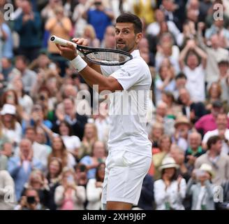 London, Großbritannien. Juli 2024. Novak Djokovic siegte in seinem Halbfinalspiel der Männer gegen Lorenzo Musetti bei den Wimbledon Championships 2024 in London am Freitag, den 12. Juli 2024. Foto: Hugo Philpott/UPI Credit: UPI/Alamy Live News Stockfoto
