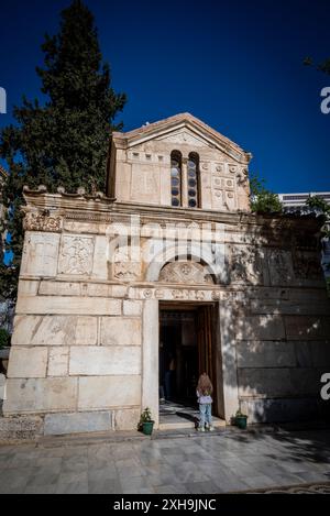 Little Metropolis Church, früher die Kirche St. Eleftherios oder Panagia Gorgoepikoos, eine byzantinische Kirche aus dem 13. Jahrhundert, die sich am Mitropol befindet Stockfoto