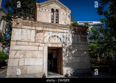 Little Metropolis Church, früher die Kirche St. Eleftherios oder Panagia Gorgoepikoos, eine byzantinische Kirche aus dem 13. Jahrhundert, die sich am Mitropol befindet Stockfoto