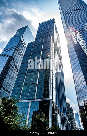 The Spiral, 66 Hudson Boulevard und 50 Hudson Yards, Low-angle View, Hudson Yards, New York City, New York, USA Stockfoto