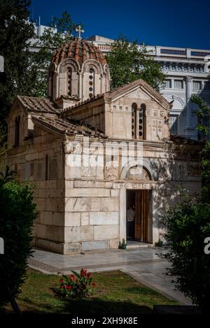 Little Metropolis Church, früher die Kirche St. Eleftherios oder Panagia Gorgoepikoos, eine byzantinische Kirche aus dem 13. Jahrhundert, die sich am Mitropol befindet Stockfoto