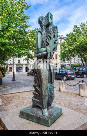 Bronzeskulptur des russisch-französischen Bildhauers Ossip Zadkine auf dem Place Saint-Germain des Pres, Paris 75006, Frankreich. Stockfoto