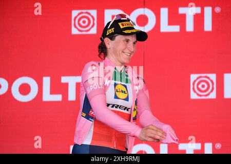 Chieti, Italien. Juli 2024. ELISA Longo Borghini (ITA) von Lidl Trek gewinnt das Pink Jersey der 6. Etappe von San Benedetto del Tronto. (Foto: Davide Di Lalla/SOPA Images/SIPA USA) Credit: SIPA USA/Alamy Live News Stockfoto