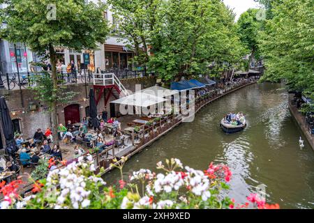 Restaurants, Kneipen an der Oudegracht, Kanal, Gracht in der Altstadt von Utrecht, Niederlande Grachten Utrecht *** Restaurants, Pubs am Oudegracht, Kanal, Kanal in der Altstadt von Utrecht, Niederlande Utrecht Kanäle Stockfoto