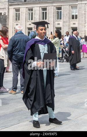 Abschluss der Solent University in Guildhall in Southampton am 11. Juli 2024 in Hampshire, England, Großbritannien Stockfoto