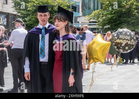 Abschluss der Solent University in Guildhall in Southampton am 11. Juli 2024 in Hampshire, England, Großbritannien Stockfoto