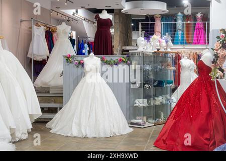 Ihre Traumkleider, Bekleidungsgeschäft, das Brautkleider im Marlands Centre, Southampton, Hampshire, England, Großbritannien verkauft Stockfoto