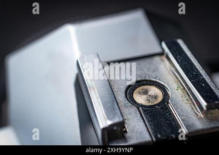 Nahaufnahme der Blitzhalterung für Vintage-Fotografie-Kameras Stockfoto