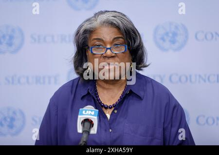 Vereinte Nationen, New York, USA, 12. Juli 2024 - Pressekonferenz von US-Botschafterin Linda Thomas-Greenfield zusammen mit Botschafter Jose Javier de la Gasca Lopez Dominguez, der Ständige Vertreter Ecuadors bei den Vereinten Nationen im Sicherheitsrat hat heute im Hauptquartier der Vereinten Nationen in New York City einstimmig die Resolution 2743 angenommen. Foto: Luiz Rampelotto/EuropaNewswire nur redaktionelle Verwendung. Nicht für kommerzielle ZWECKE! Stockfoto