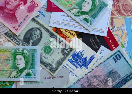 Internationale Bargeld und Visitenkarten Stockfoto