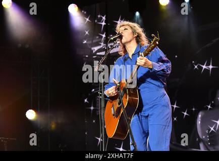 Quebec City, Kanada. Juli 2024. Martha Wainwright tritt am 8. Tag des Festivals d'été de Québec am 11. Juli 2024 in Québec auf. Foto: C Flanigan/imageSPACE Credit: Imagespace/Alamy Live News Stockfoto