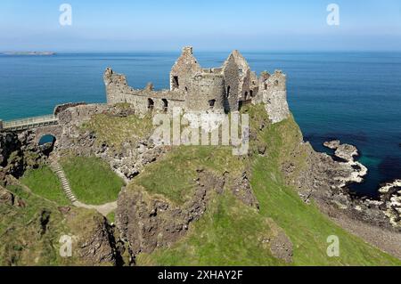 Dunluce Castle, mittelalterliche Ruine zwischen Portrush und Bushmills auf North Antrim Coast Road, County Antrim, Nordirland Stockfoto