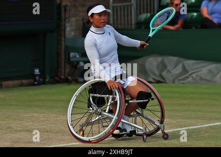 Chinas Zhenzhen Zhu bei den Wimbledon-Weltmeisterschaften 2024 im Rollstuhl. Stockfoto