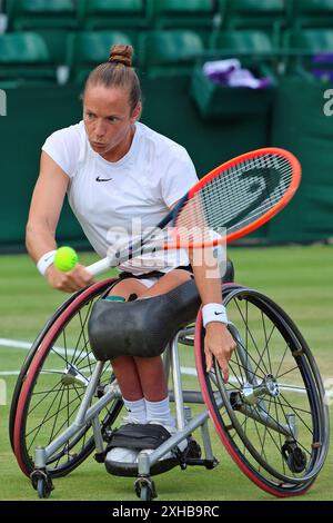 Jiske Griffioen aus den Niederlanden bei den Wimbledon-Meisterschaften 2024 im Rollstuhl. Stockfoto