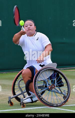 Ziying Wang aus China bei den Wimbledon-Meisterschaften 2024 im Rollstuhl. Stockfoto