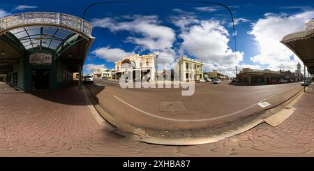 360 Grad Panorama Ansicht von 360°-Panoramablick auf das Börsengebäude in der Mosman Street - „The World“ Charters Towers North Queensland Australien