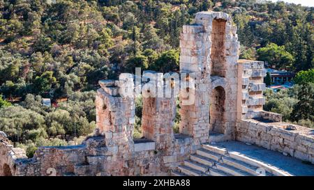 Überreste des Odeon-Theaters an der Akropolis in Athen, Griechenland Stockfoto