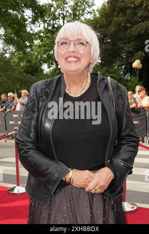 Nibelungen-Festspiele vor dem Kaiserdom Worms. Claudia Roth bei der Premiere von der Diplomat Nibelungen-Festspiele am 12.07.2024 vor dem Kaiserdom Worms. Würmer Kaiserdom Rheinland-Pfalz *** Nibelungen Festival vor dem Kaiserdom Worms Claudia Roth bei der Premiere des Diplomat Nibelungen Festivals am 12. 07 2024 vor dem Kaiserdom Worms Kaiserdom Rheinland-Pfalz Stockfoto