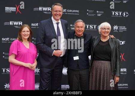 Nibelungen-Festspiele vor dem Kaiserdom Worms. Premiere von der Diplomat Nibelungen-Festspiele am 12.07.2024 vor dem Kaiserdom Worms. Würmer Kaiserdom Rheinland-Pfalz *** Nibelungen Festival vor dem Kaiserdom Worms Premiere des Diplomat Nibelungen Festivals am 12 07 2024 vor dem Kaiserdom Worms Worms Worms Kaiserdom Rheinland-Pfalz Stockfoto