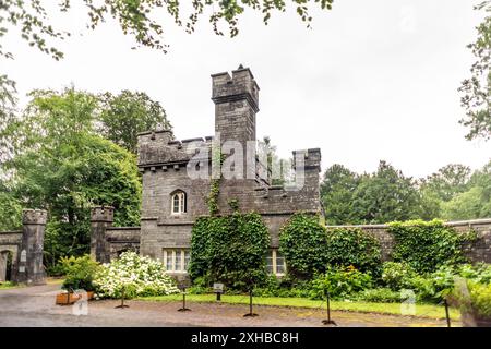 Claife, 9. Juli 2024: Das Torhaus zu Wray Castle Stockfoto