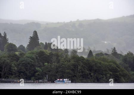 Claife, 9. Juli 2024: Lake Windermere vom Gelände von Wray Castle Stockfoto