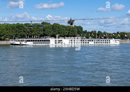 flusskreuzfahrtschiff Viking Vali am Deutschen Eck in Koblenz, Deutschland Stockfoto