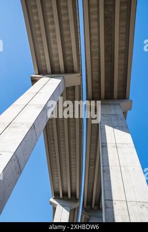 Viadukt von unten, Berga, Katalonien, Spanien Stockfoto