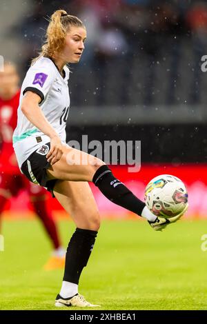 Pass von Marie Hoebinger (14, Oesterreich) AUT, Oesterreich vs Polen, Frauen, Fussball, EM-Quali 2025, Spiel 5, 12.07.2024, Foto: Eibner-Pressefoto/Florian Wolf Stockfoto