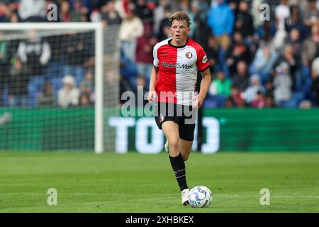 Rotterdam, Niederlande. Juli 2024. ROTTERDAM, NIEDERLANDE - 13. JULI: Jan Plug von Feyenoord läuft mit dem Ball während des Vorsaison-Freundschaftsspiels zwischen Feyenoord und KRC Genk im Stadion Feijenoord am 13. Juli 2024 in Rotterdam, Niederlande. (Foto von Hans van der Valk/Orange Pictures) Credit: Orange Pics BV/Alamy Live News Stockfoto