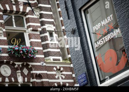 AMSTERDAM - Außenansicht des POP MART Spielwarengeschäfts. In diesem Sommer werden mehrere Zweige des chinesischen Spielzeugkonzepts in Europa eröffnet. ANP SEM VAN DER WAL niederlande Out - belgien Out Credit: ANP/Alamy Live News Stockfoto