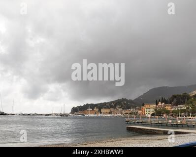 Santa Margherita Ligure , Italien Juni 2024: Schöner Blick auf den Hafen von Santa Margherita Ligure in Italien, Europa. Cinque Terre Nationalpark, Ligurien Stockfoto