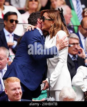 Hugh Jackman und Kate Beckinsale in der königlichen Box am 13. Tag der Wimbledon Championships 2024 im All England Lawn Tennis and Croquet Club, London. Bilddatum: Samstag, 13. Juli 2024. Stockfoto